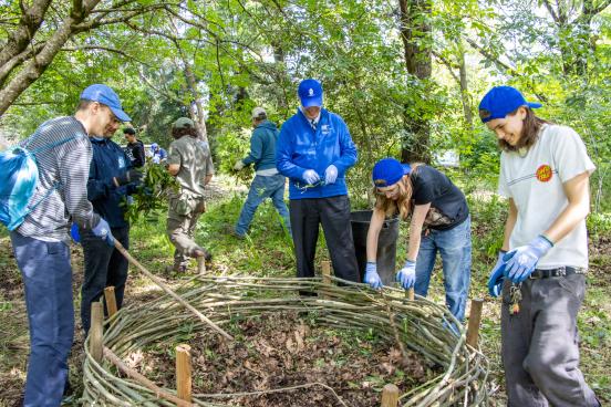 SSU President Michael Spagna and volunteers consider a newly constructed insectary in Native Plant and Butterfly Gardens during Seawolves Dig In Earth Week observance